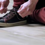 How to tie shoelaces?